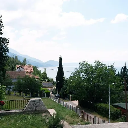 Apartment Forest And Lake Lagadin Exterior photo